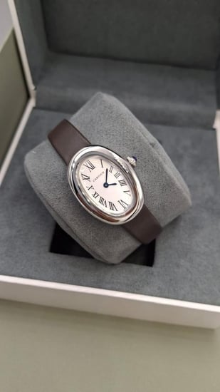 ساعة يد نسائية من ماركة كارتير (Cartier)