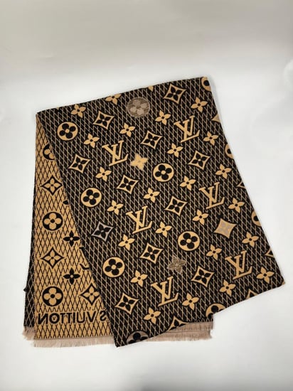 عروض حصرية من الشيلان النسائية (شتوية)من ماركة لويس فيتون(Louis Vuitton) طراز"Logomania Scarf"