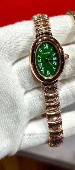 ساعة يد نسائية من ماركة كارتير (Cartier)