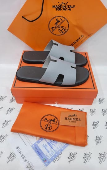 سليبر رجالي من ماركة هيرمز (Hermès)،