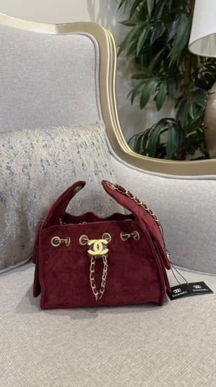 تشكيله جديدة من حقائب اليد النسائيه من ماركه شانيل ( Chanel)موديل "Hobo bag"
