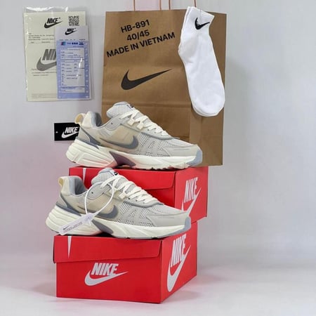 حذاء رجالي رياضي من ماركة نايك(Nike)