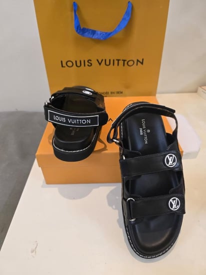 صندل نسائي مريح من ماركه لويس فيتون (Louis Vuitton) طراز "Paseo"باللون الاسود