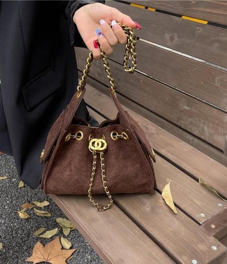 تشكيله جديدة من حقائب اليد النسائيه من ماركه شانيل ( Chanel)موديل "Hobo bag"