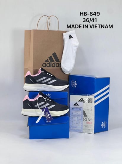 حذاء نسائي من ماركة اديداس(Adidasحذاء رجالي رياضي من ماركة اديداس(Adidasحذاء رجالي رياضي من ماركة اديداس(Adidas)