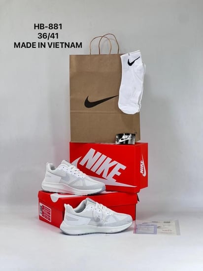 حذاء نسائي رياضي من ماركة نايك(Nike)