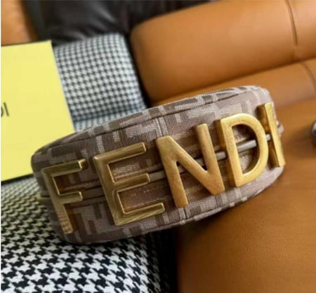 تشكيلة متنوعة من حقائب اليد النسائية من ماركة فندي (Fendi)-موديل (Mini Fendigraphy).