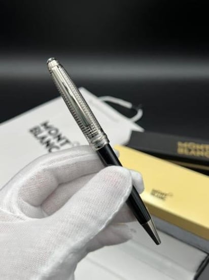 قلم حبر جاف من ماركة مونت بلانك (Mont Blanc)