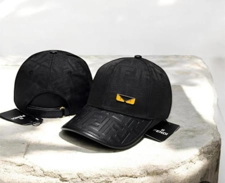 تشكيلة متنوعة من قبعات فندي( FENDI)
