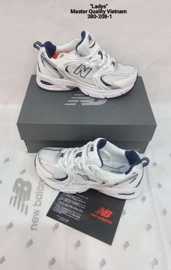 حذاء نسائي من ماركة نيوبلانس (New Balance 530)