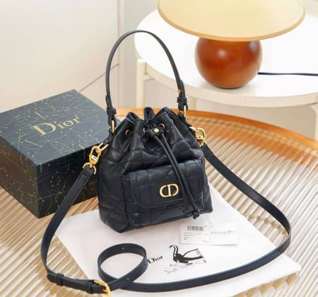 حقيبة يد نسائية ماركة ديور Dior