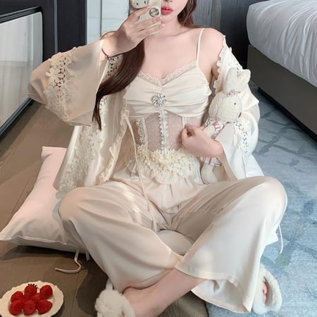 بيجاما الكرستالة الأنثوية الأنيقة مكونة من 3 قطع