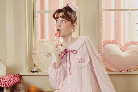 بيجاما القطن الأنثوية بتفاصيل فيونكة وقلب بتصميم أنيق