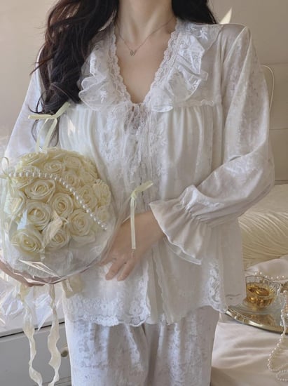 بيجاما المخمل الأنثوية مع الدانتيل الأنيق مكونة من 3 قطع-3 ألوان