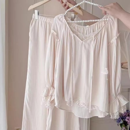 بيجامة القطن ١100% مزينة بالدانتيل الناعم والأنيق