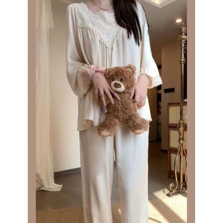 بيجامة مودال فاخرة بالدانتيل الباريسي الناعم