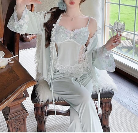 بيجاما الأنوثة من القطيفة الفاخرة وتفاصيل أنيقة مكونة من 3 قطع-