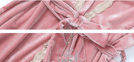 طقم بيجاما نسائي فاخر من 4 قطع، بتصميم يضم قميص نوم مخملي بحشوات للصدر مزينة بالدانتيل الأنيق- 3 ألوان