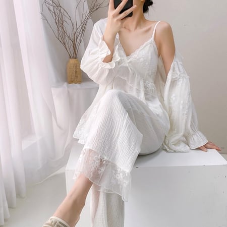 طقم بيجاما خفيف وبارد مكون 3 قطع بتفاصيل أنيقة-( أبيض-وردي)