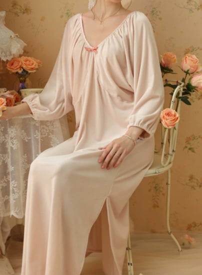 قميص فاخر من القطيفة الناعمة بتصميم أنثوي وأنيق