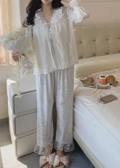 بيجاما المخمل الأنثوية مع الدانتيل الأنيق مكونة من 3 قطع-3 ألوان