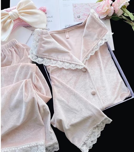 بيجاما المخمل الأنثوية مع الجبير الأنيق