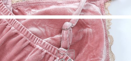 طقم بيجاما نسائي فاخر من 4 قطع، بتصميم يضم قميص نوم مخملي بحشوات للصدر مزينة بالدانتيل الأنيق- 3 ألوان