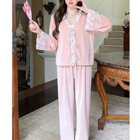 بيجاما الأنوثة من القطيفة الفاخرة وتفاصيل أنيقة مكونة من 3 قطع-