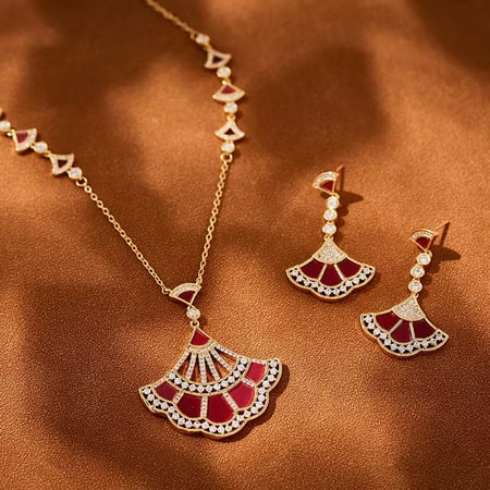 طقم ذهبي عقد طويل وحلق بالعقيق الأحمر