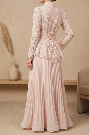 طقم دانتيل وردي