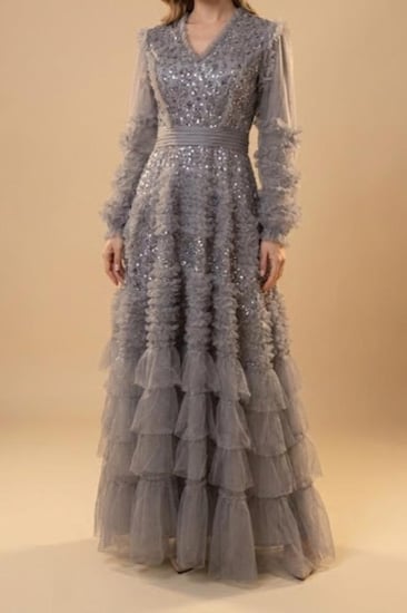 فستان سهرة فخم بتطريز يدوي ولون رمادي