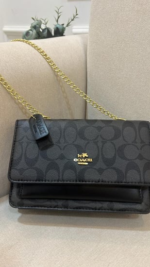 شنطه كوتش اللون الاسود