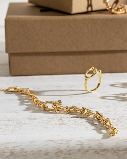 طقم ماستر كوالتي لماركة تيفاني مطلي بماء الذهب JR1010