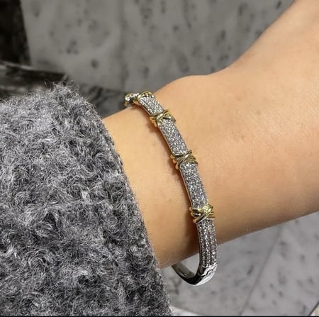 إسوارة تيتانيومى صلب بتصميم شكل XO لون فضي مع ذهبي