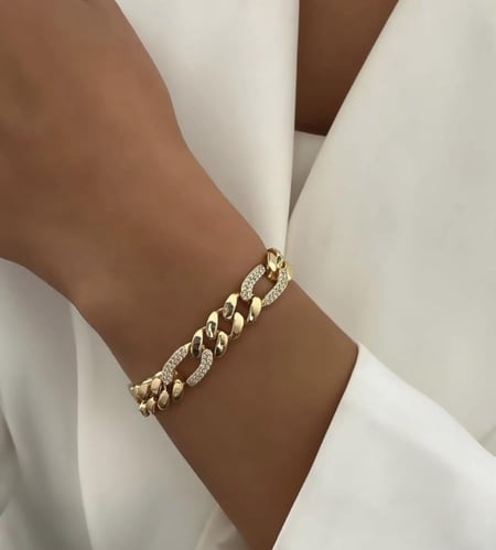 مجموعة Glam Shine Bracelets –سيت أسوار البريق واللمعة مطلية بالذهب .