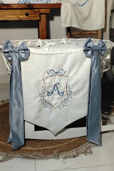 بنر سرير مواليد مع التطريز