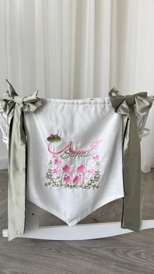 بنر سرير مواليد مع التطريز