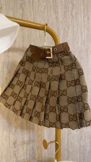 طقم قوتشي تنورة + تيشيرت