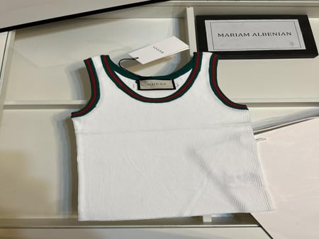 توب نسائي قوتشي ابيض