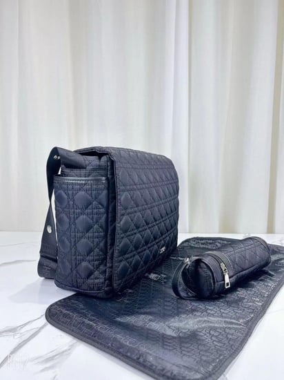 شنطة مواليد ديور اسود