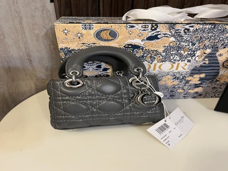 حقيبة ديور بناتى