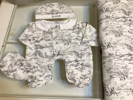 طقم مواليد ديور