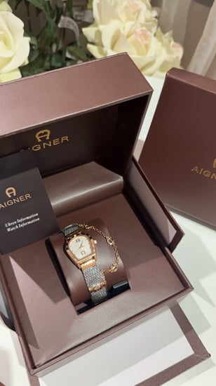 ساعة اقنر فضي وذهبي