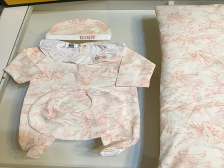 طقم مواليد ديور