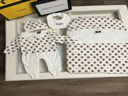 طقم مواليد فندي