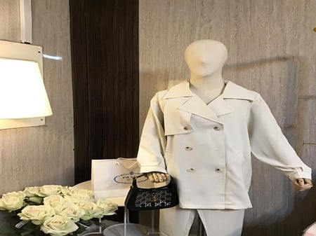 طقم نسائي