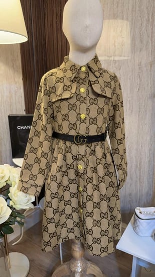 فستان قوتشي بشكل جاكيت مع حزام