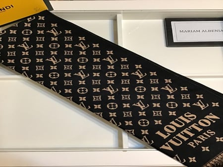 شال لويس فيتون