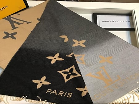 شال لويس فيتون
