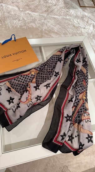 سكارف لويس فيتون
